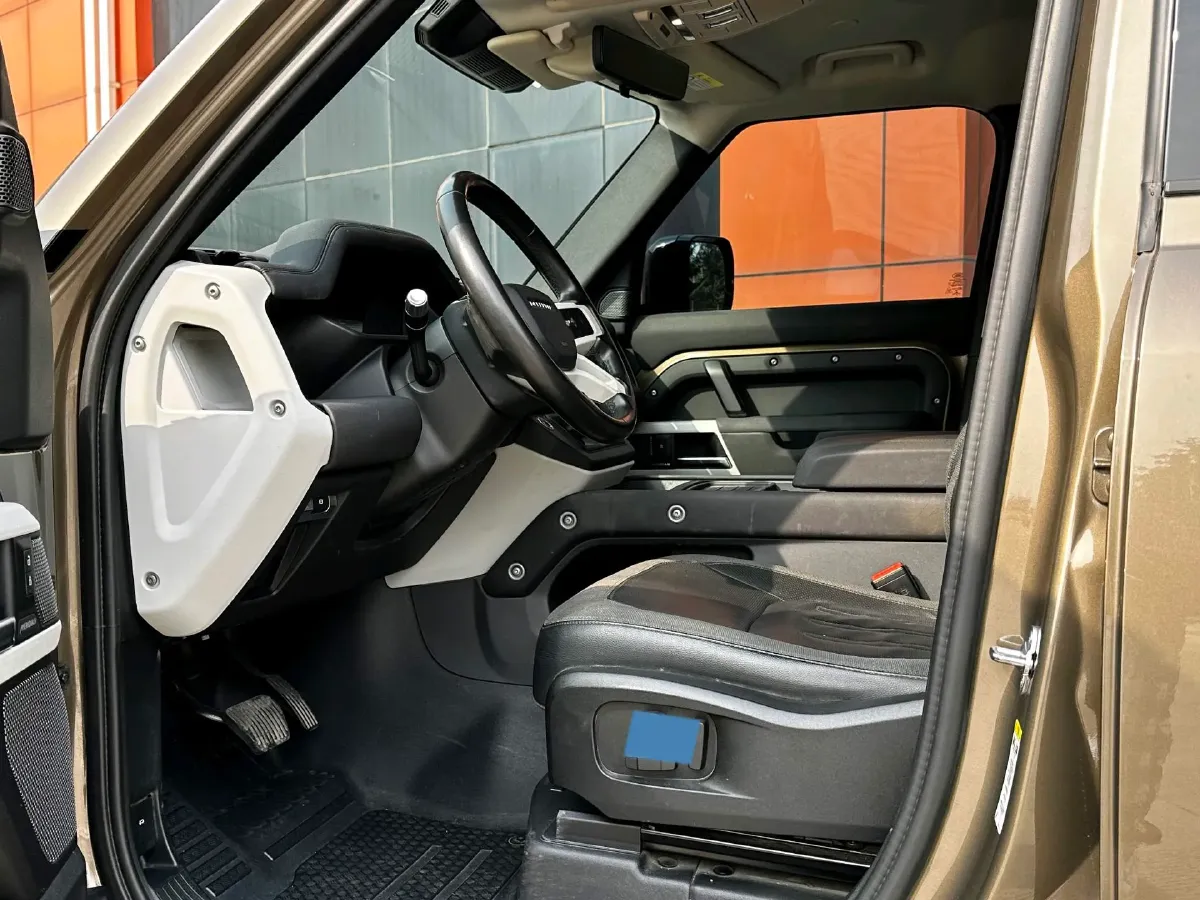 2020 Land Rover Defender 3.0T 400HP L6 8AT,autocango,china used car exporter,china ev exporter,chinese used car exporter,chinese used ev exporter