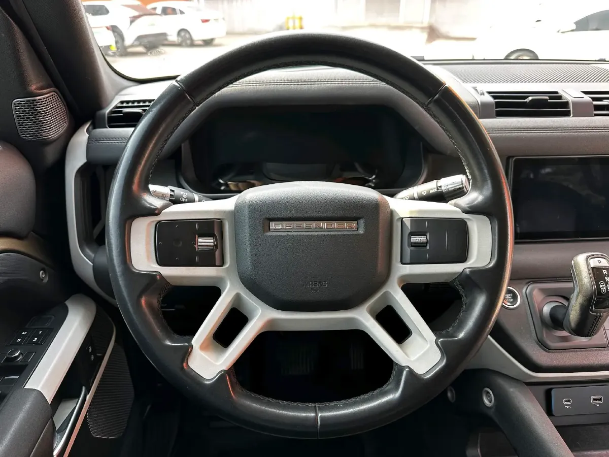 2020 Land Rover Defender 3.0T 400HP L6 8AT,autocango,china used car exporter,china ev exporter,chinese used car exporter,chinese used ev exporter