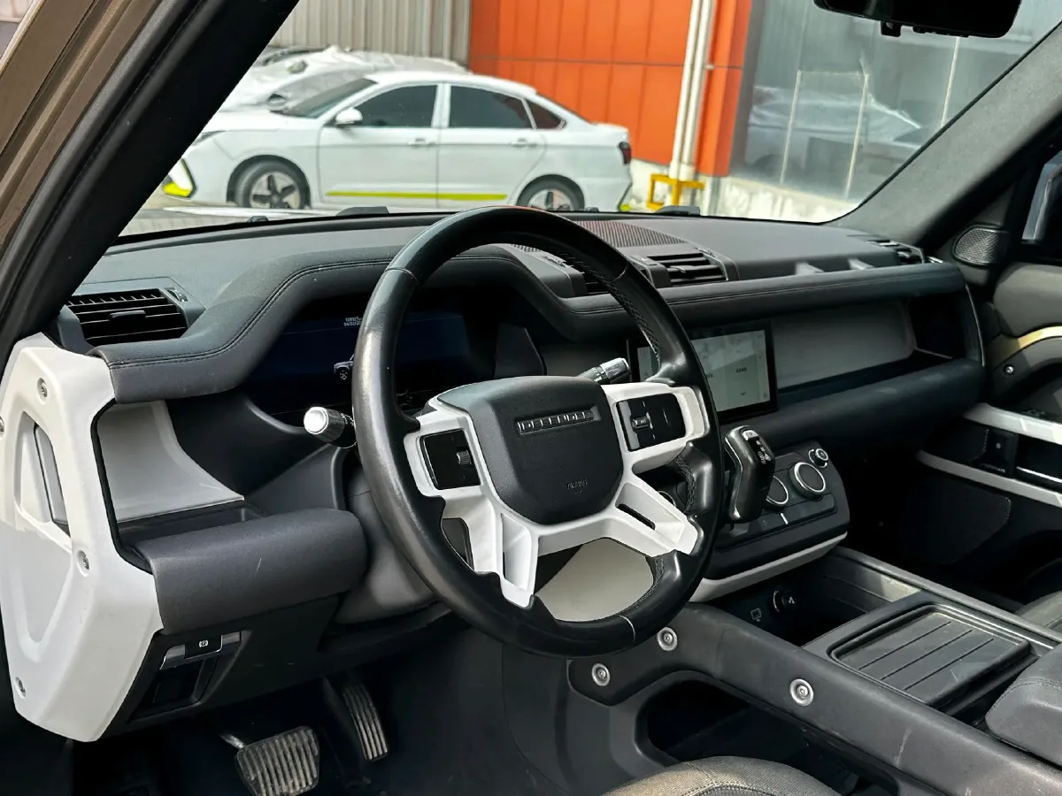 2020 Land Rover Defender 3.0T 400HP L6 8AT,autocango,china used car exporter,china ev exporter,chinese used car exporter,chinese used ev exporter