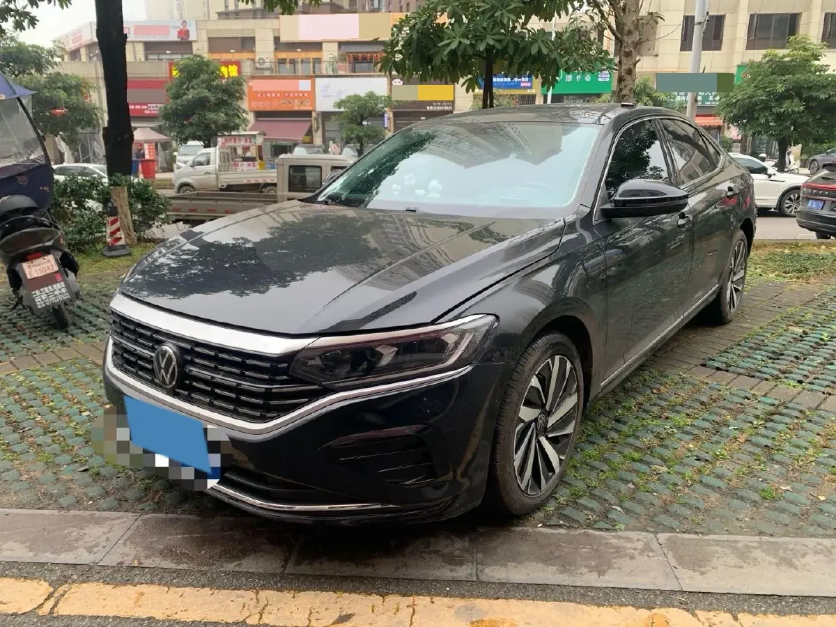 2023 Volkswagen Passat 2.0T 186HP L4 7DCT