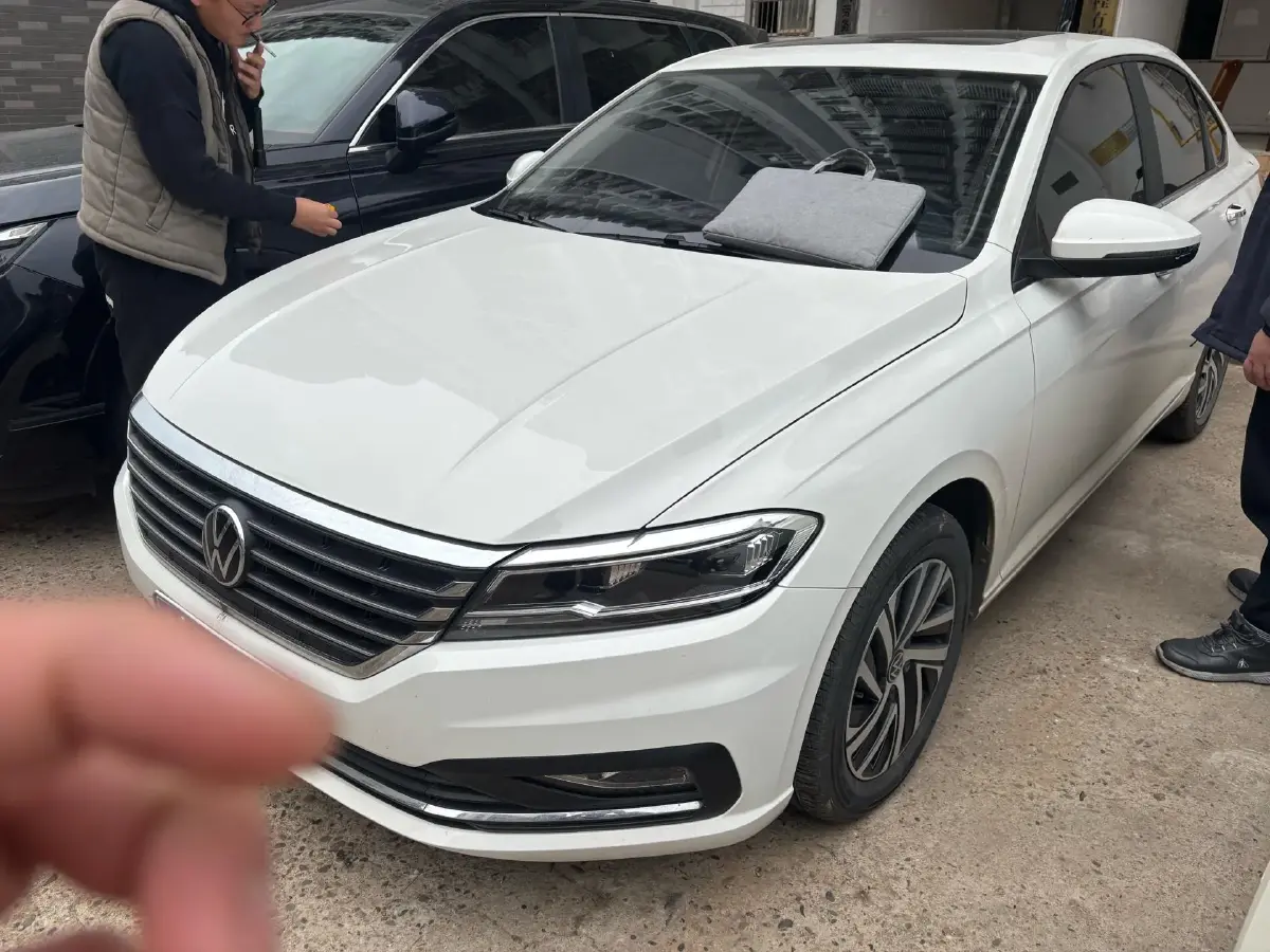 2022 Volkswagen Sagitar 1.2T 116HP L4 7DCT