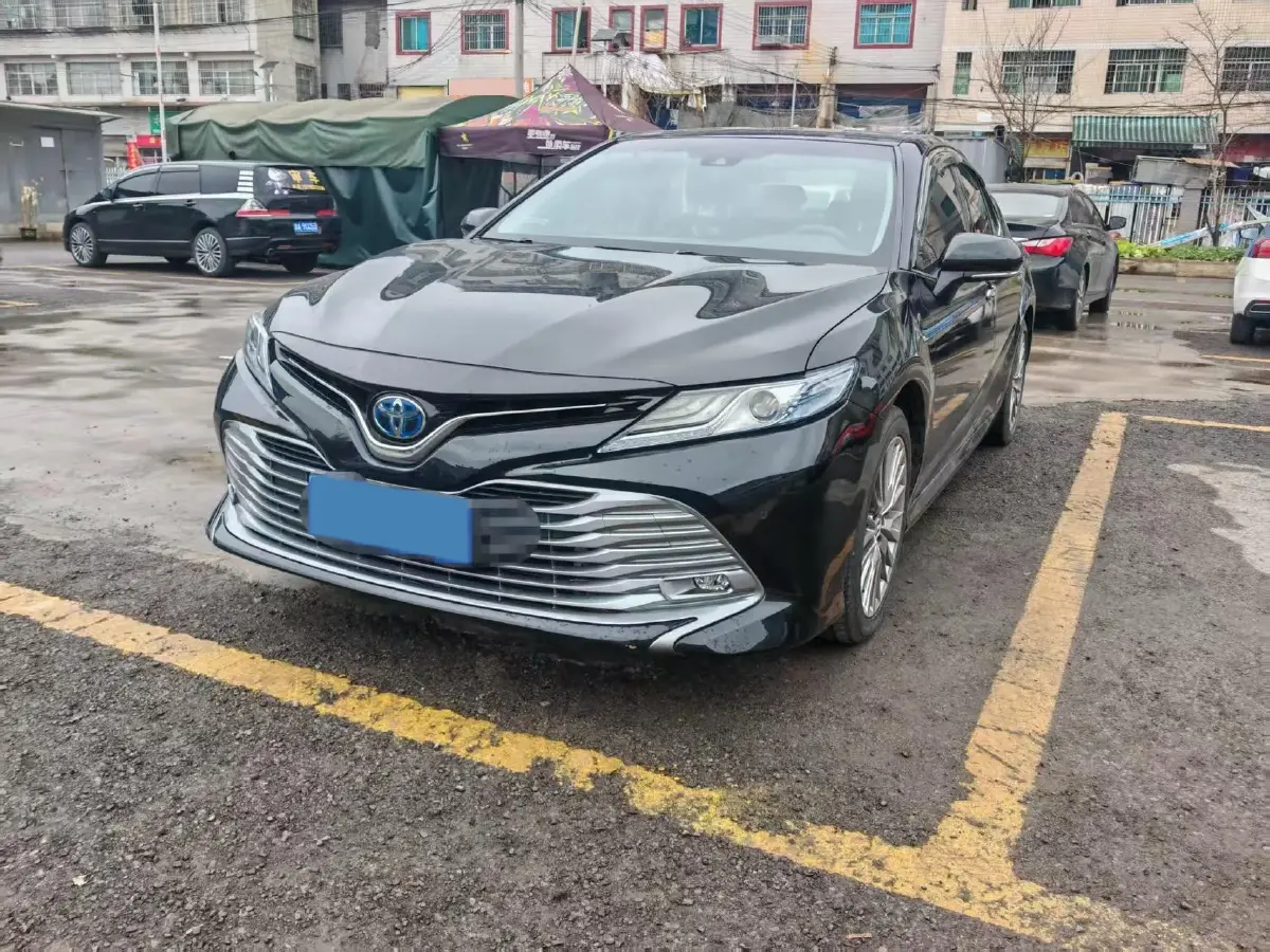 2019 Toyota Camry 2.5L 178HP L4 E-CVT Hybrid