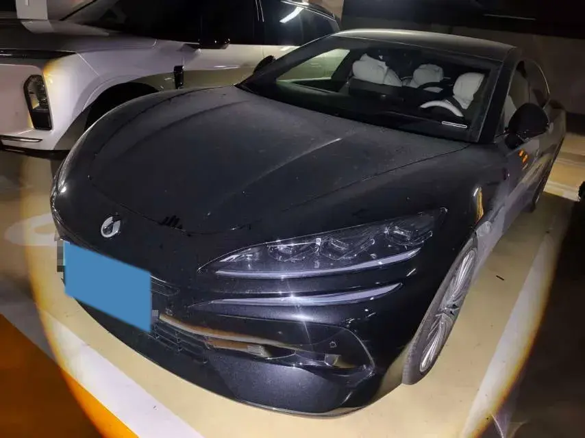 2024 Denza DenzaZ9 2.0T 207HP L4 E-CVT PHEV 38.5KWH