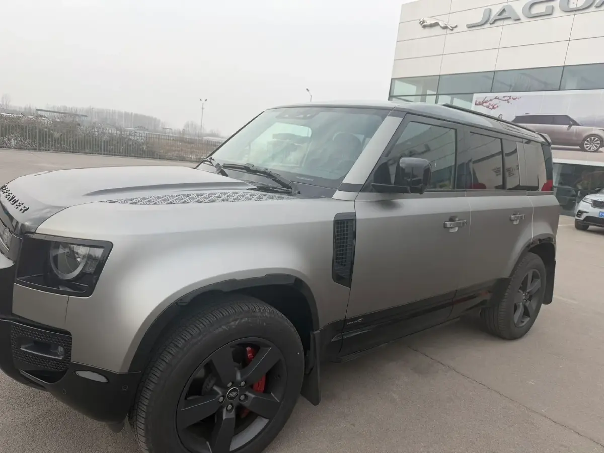 2025 Land Rover Defender 3.0T 400HP L6 8AT