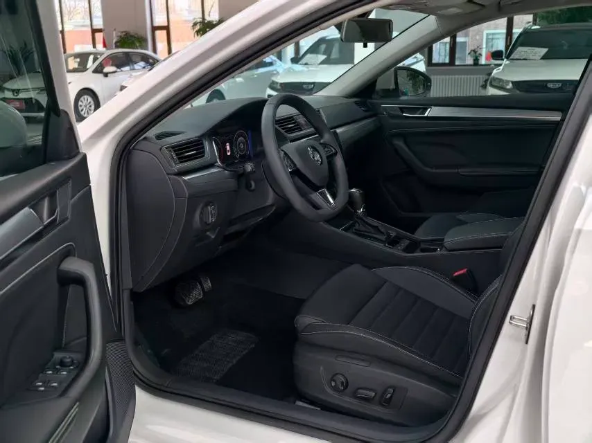 2022 ChangAn Oshan Cosmos 1.5T 178HP L4 7DCT,autocango,china used car exporter,china ev exporter,chinese used car exporter,chinese used ev exporter