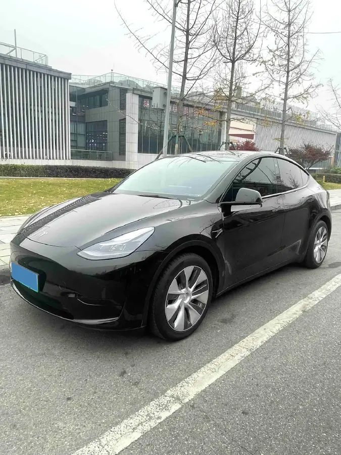 2022 Tesla Model Y BEV 60KWH