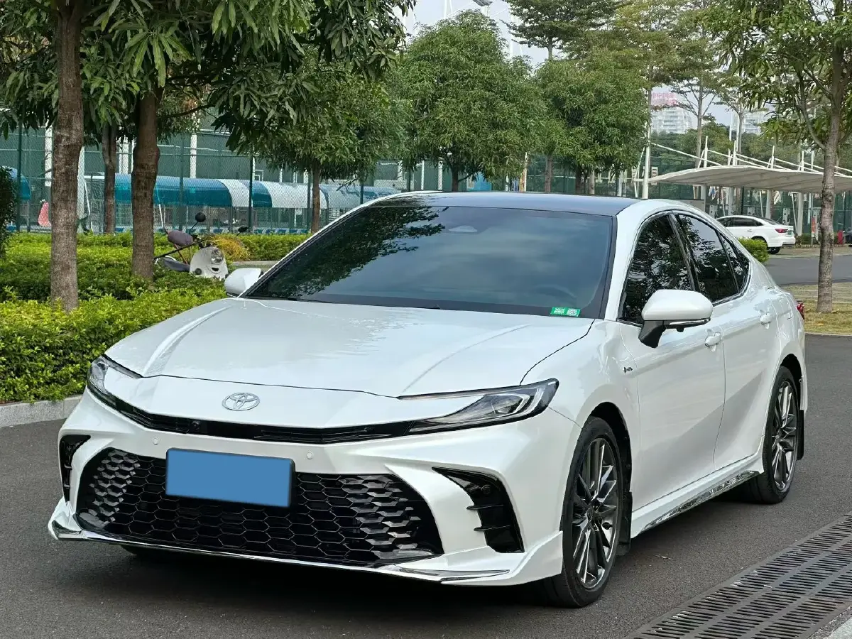 2024 Toyota Camry 2.0L 152HP L4 E-CVT Hybrid