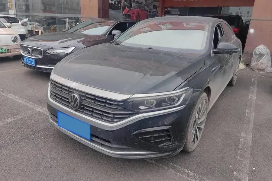 2023 Volkswagen Passat 2.0T 186HP L4 7DCT