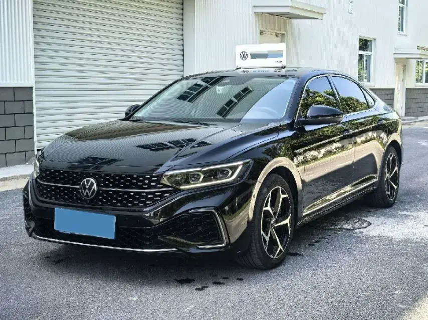 2024 Volkswagen Passat 2.0T 220HP L4 7DCT