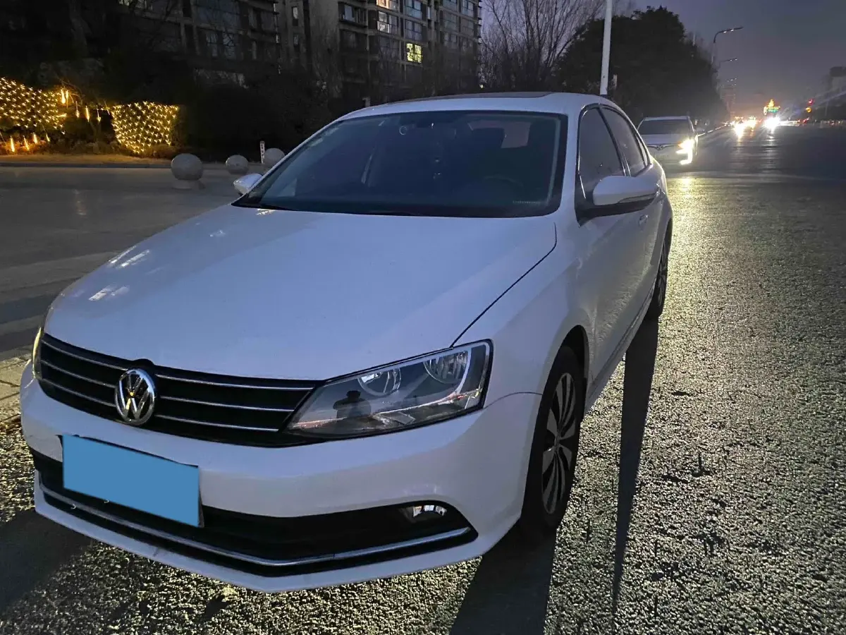 2018 Volkswagen Sagitar 1.2T 110HP L4 7DCT
