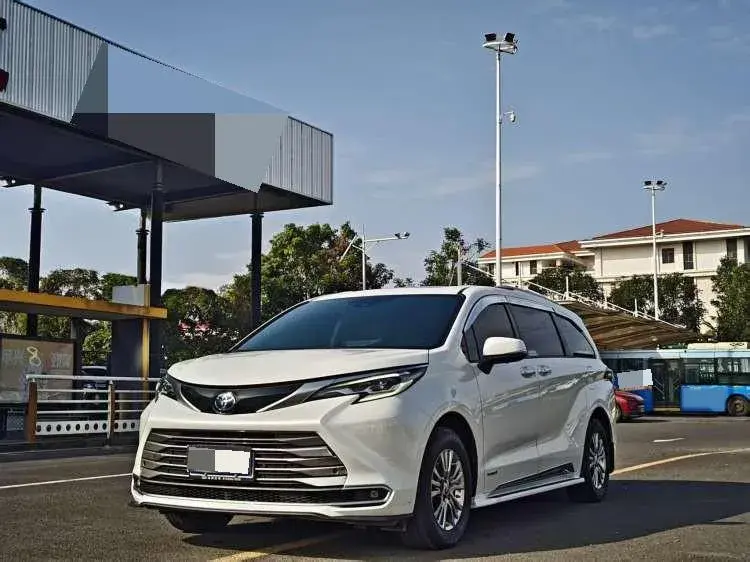 2021 Toyota Sienna 2.5L 192HP L4 E-CVT Hybrid