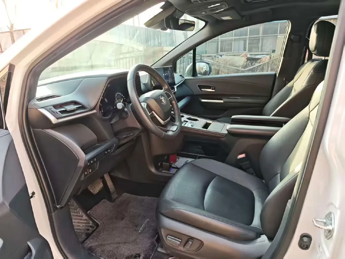 2026 Toyota Sienna 2.5L 189HP L4 E-CVT Hybrid,autocango,china used car exporter,china ev exporter,chinese used car exporter,chinese used ev exporter
