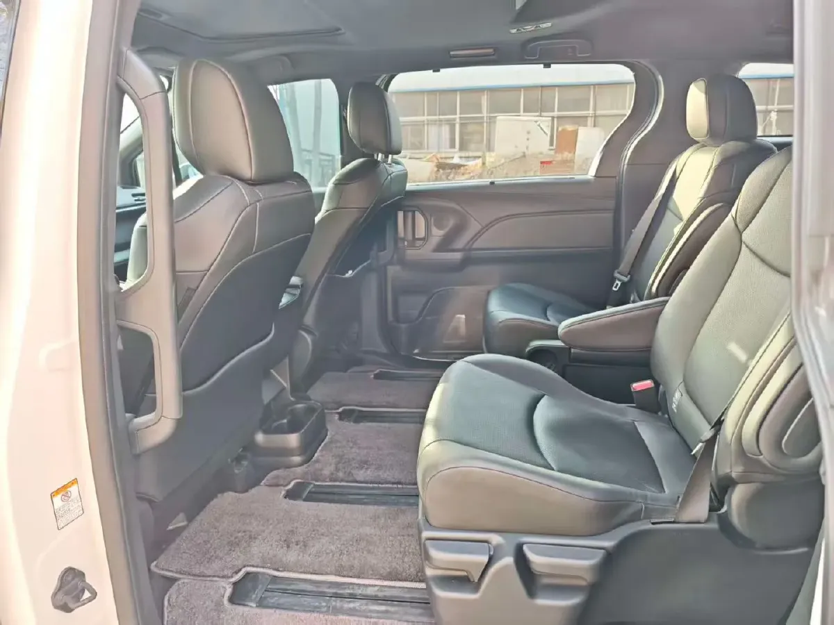 2026 Toyota Sienna 2.5L 189HP L4 E-CVT Hybrid,autocango,china used car exporter,china ev exporter,chinese used car exporter,chinese used ev exporter