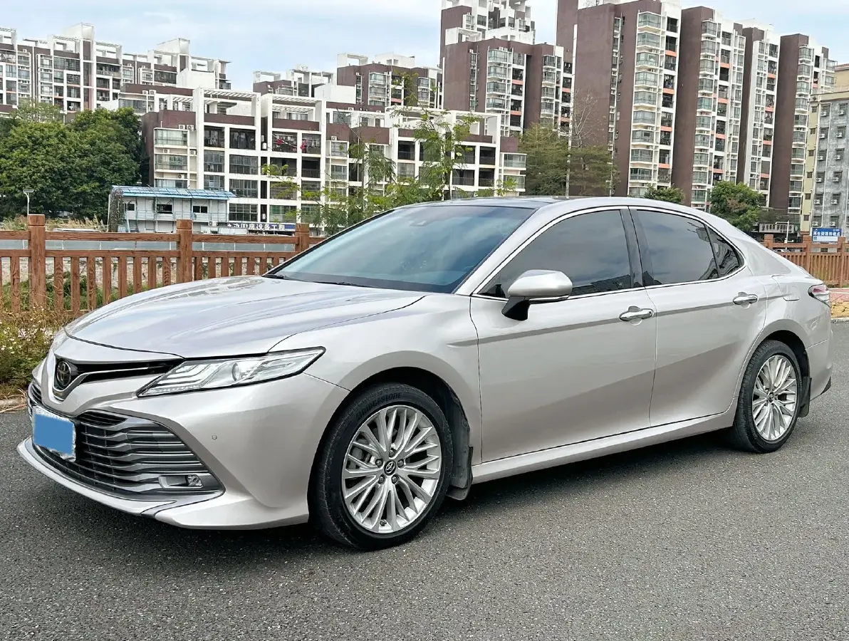 2019 Toyota Camry 2.5L 209HP L4 8AT