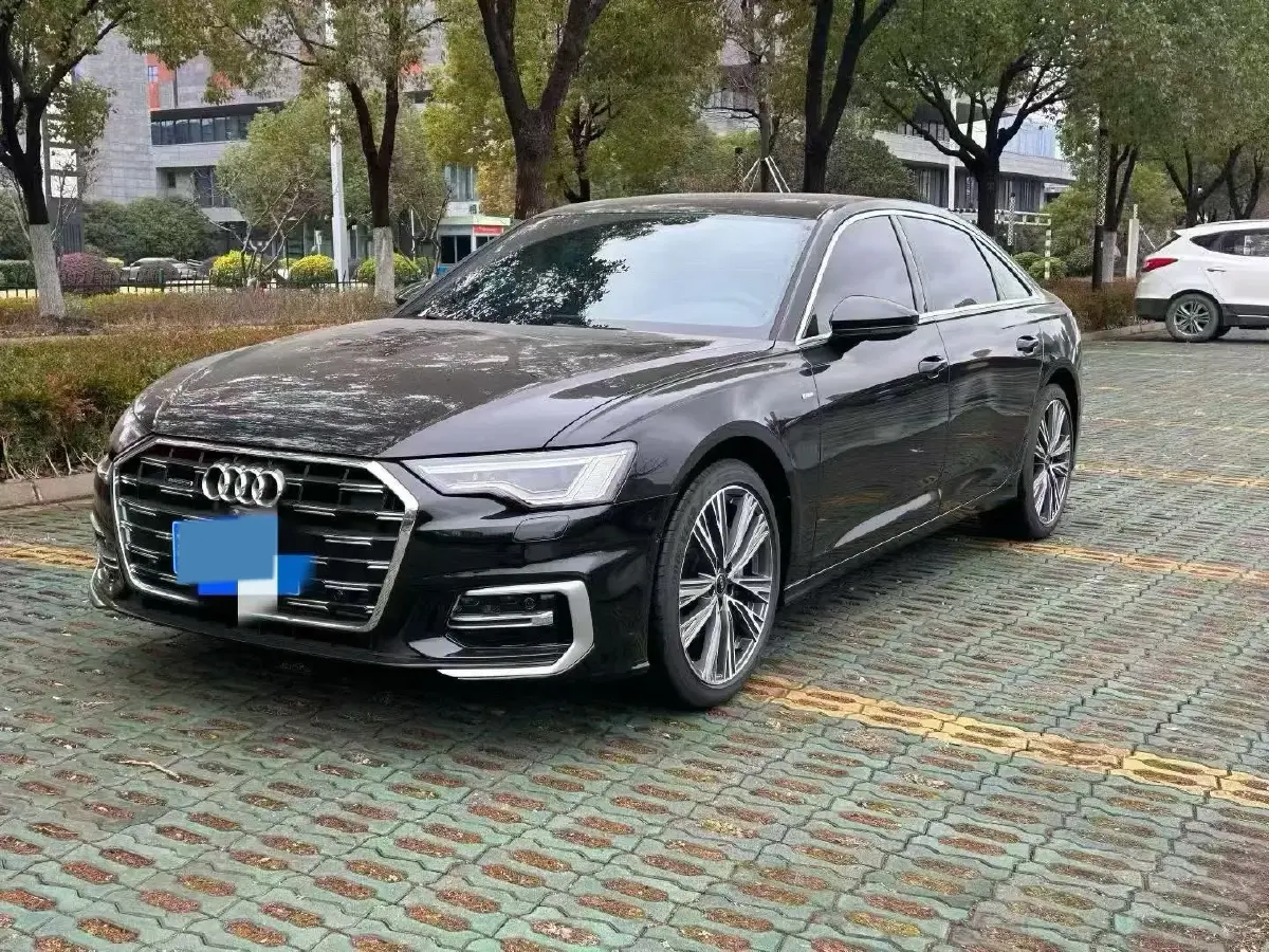 2025 Audi A6L 2.0T 245HP L4 7DCT