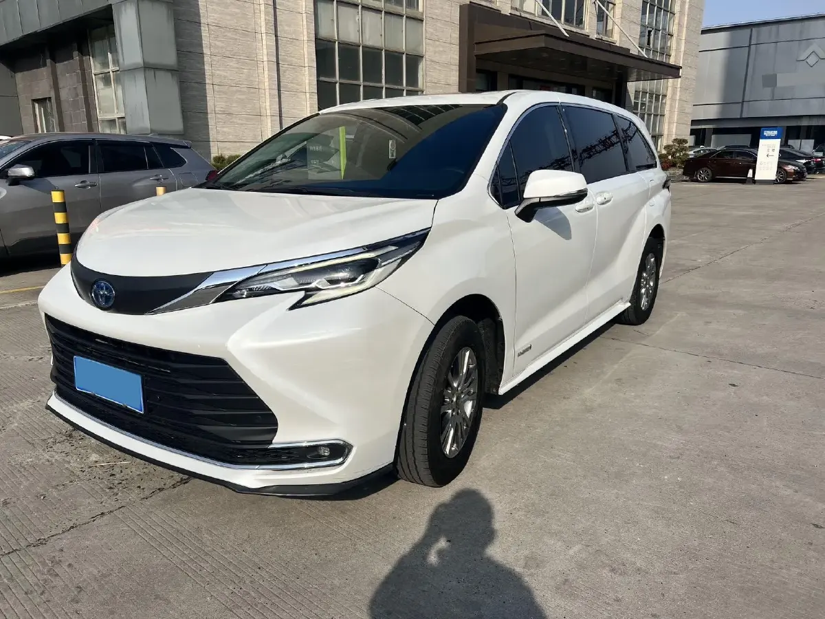 2021 Toyota Sienna 2.5L 192HP L4 E-CVT Hybrid