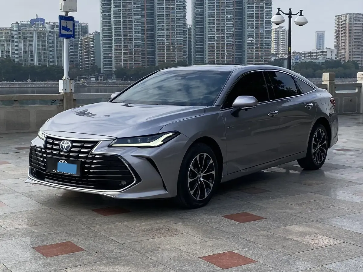 2022 Toyota Avalon 2.5L 178HP L4 E-CVT Hybrid