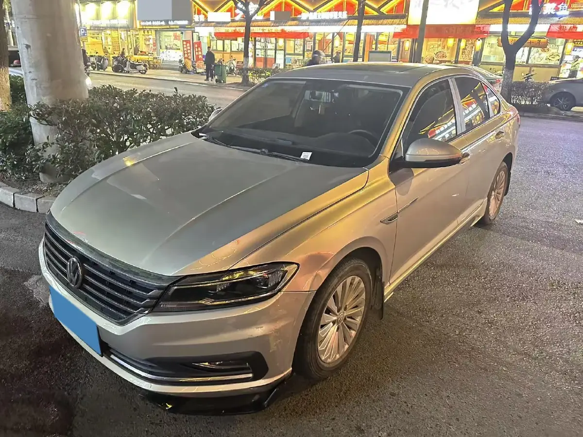 2019 Volkswagen Sagitar 1.2T 116HP L4 7DCT