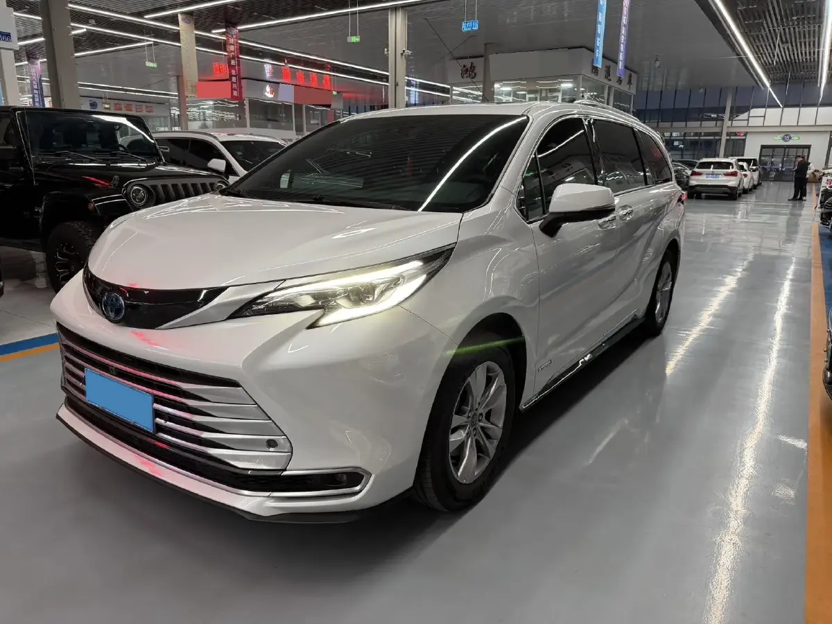 2021 Toyota Sienna 2.5L 192HP L4 E-CVT Hybrid