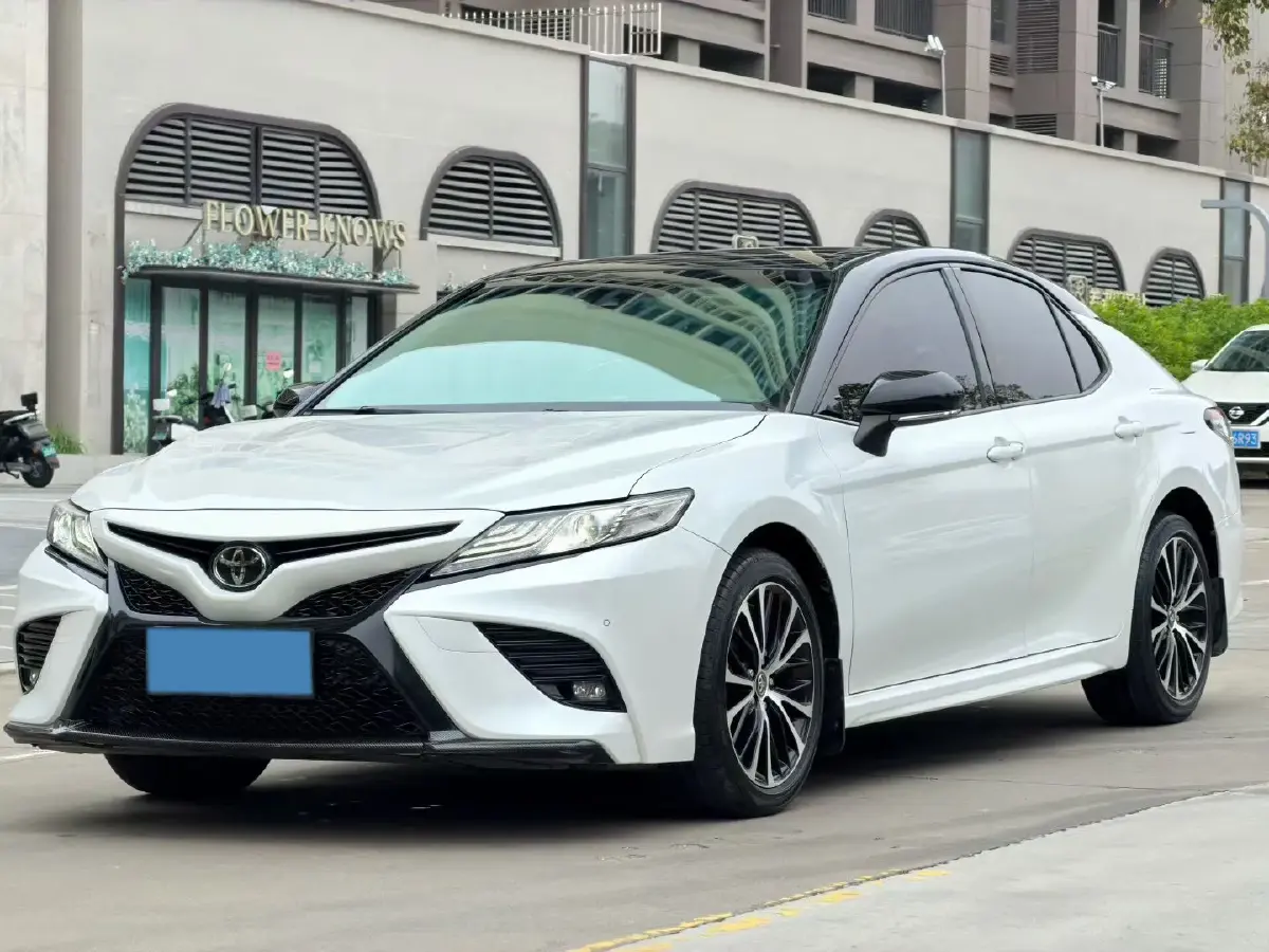 2019 Toyota Camry 2.5L 209HP L4 8AT