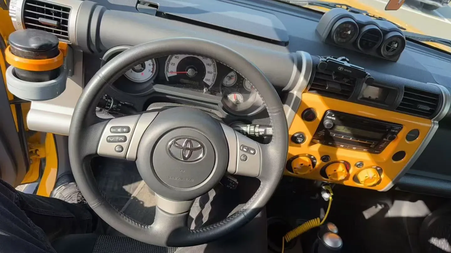 2013 Toyota FJ Cruiser 4.0L 272HP V6 5AT,autocango,china used car exporter,china ev exporter,chinese used car exporter,chinese used ev exporter