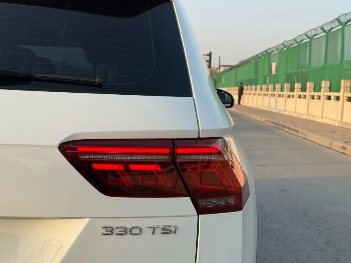 2024 Volkswagen Tiguan L 2.0T 186HP L4 7DCT,autocango,china used car exporter,china ev exporter,chinese used car exporter,chinese used ev exporter
