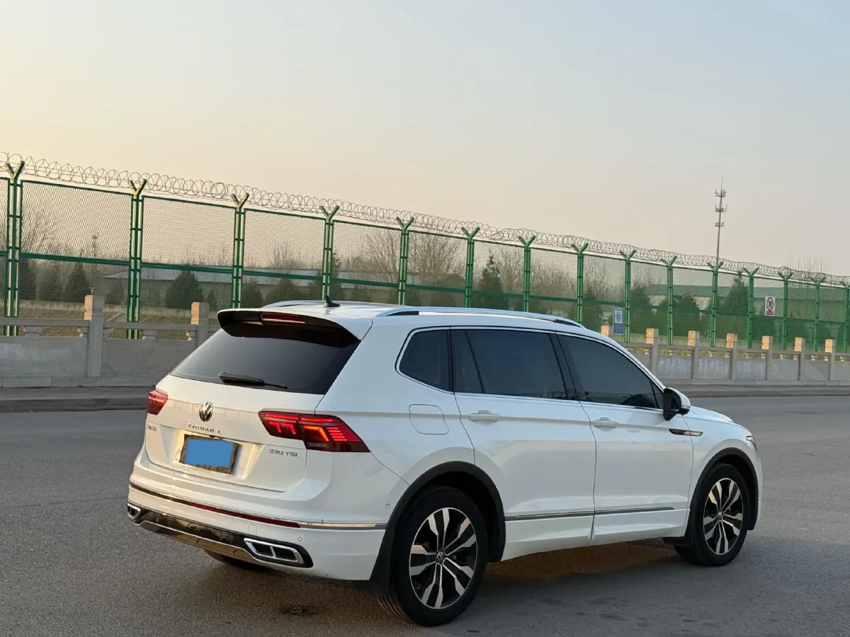 2024 Volkswagen Tiguan L 2.0T 186HP L4 7DCT,autocango,china used car exporter,china ev exporter,chinese used car exporter,chinese used ev exporter