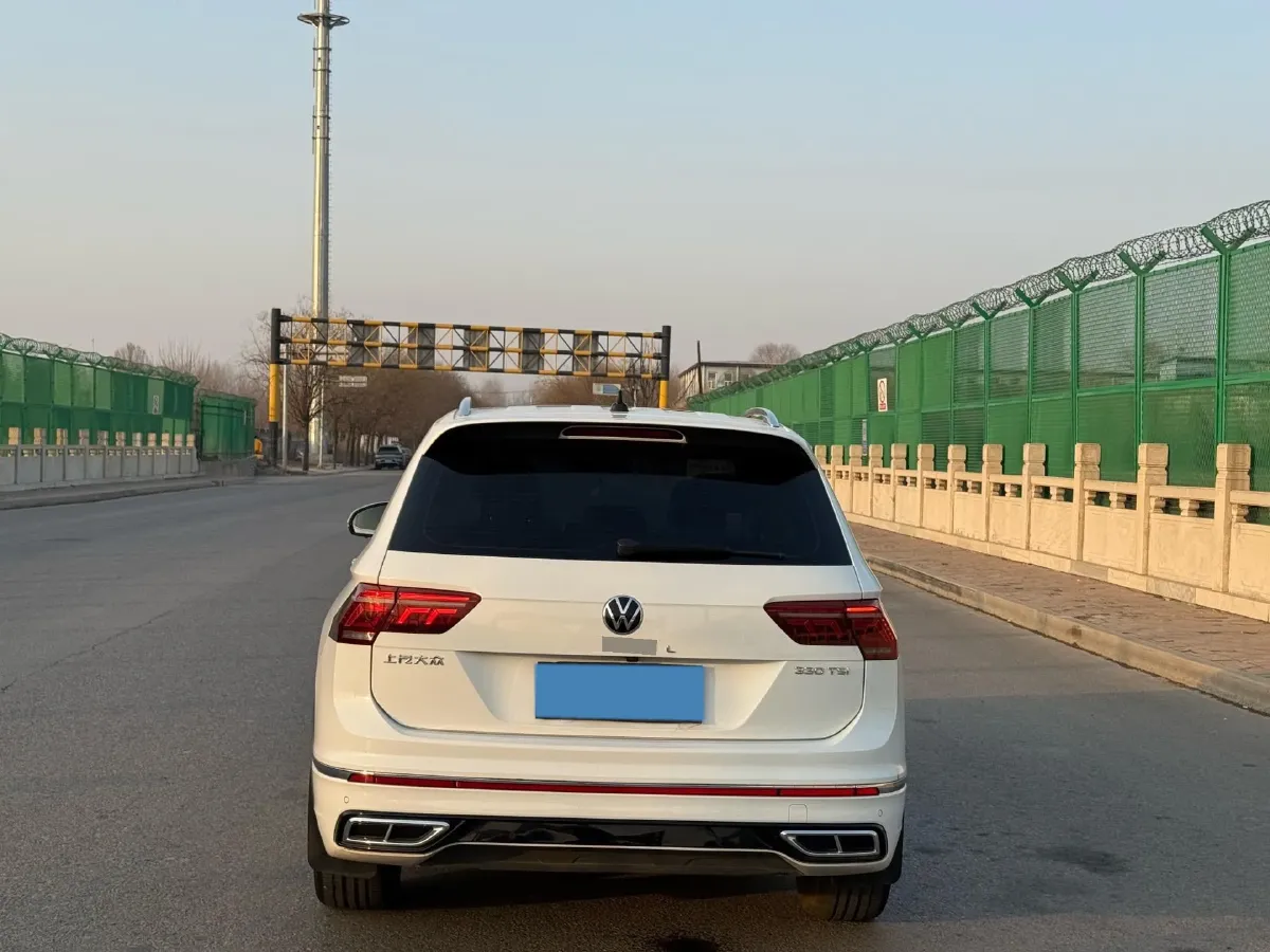 2024 Volkswagen Tiguan L 2.0T 186HP L4 7DCT,autocango,china used car exporter,china ev exporter,chinese used car exporter,chinese used ev exporter