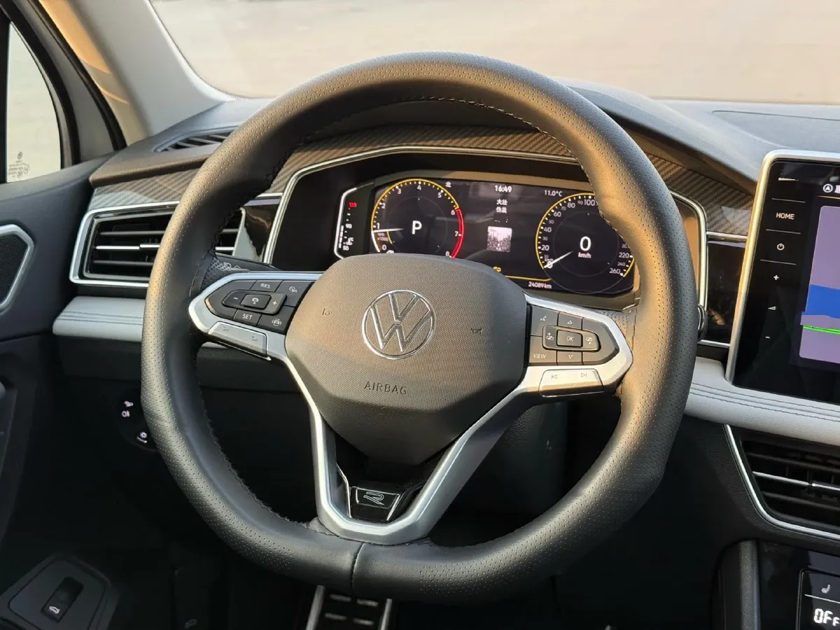 2024 Volkswagen Tiguan L 2.0T 186HP L4 7DCT,autocango,china used car exporter,china ev exporter,chinese used car exporter,chinese used ev exporter