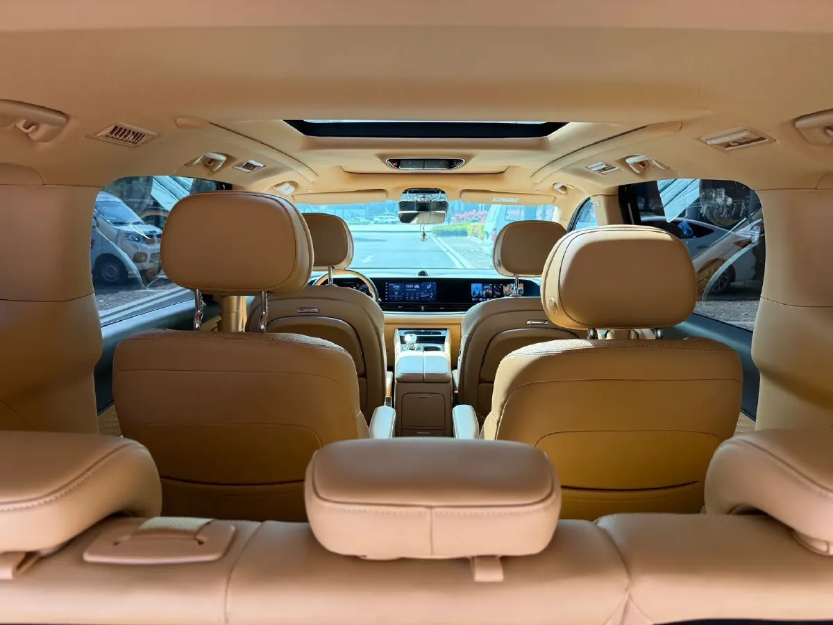 2022 Voyah Dream 1.5T 136HP L4 PHEV 25.57KWH,autocango,china used car exporter,china ev exporter,chinese used car exporter,chinese used ev exporter