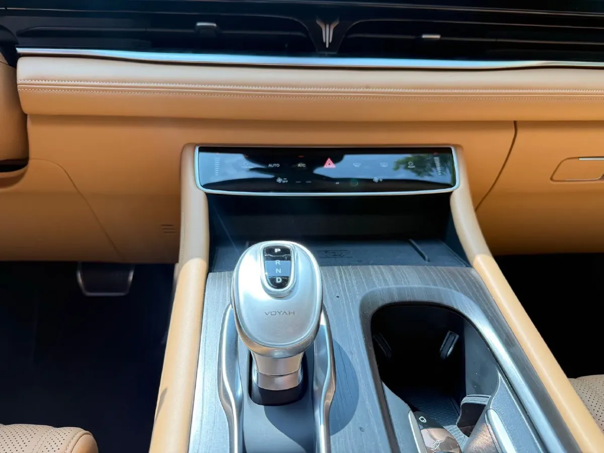 2022 Voyah Dream 1.5T 136HP L4 PHEV 25.57KWH,autocango,china used car exporter,china ev exporter,chinese used car exporter,chinese used ev exporter