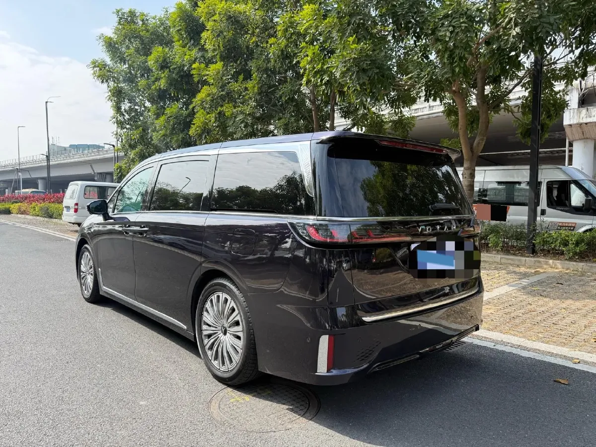 2022 Voyah Dream 1.5T 136HP L4 PHEV 25.57KWH,autocango,china used car exporter,china ev exporter,chinese used car exporter,chinese used ev exporter