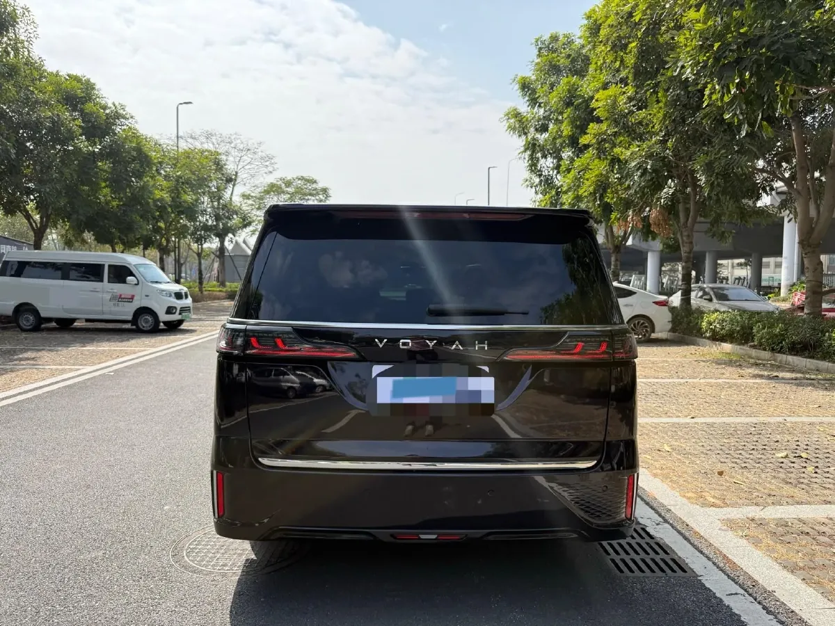 2022 Voyah Dream 1.5T 136HP L4 PHEV 25.57KWH,autocango,china used car exporter,china ev exporter,chinese used car exporter,chinese used ev exporter