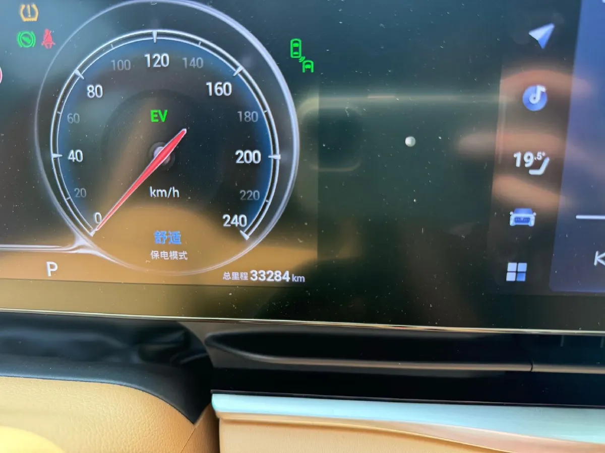 2022 Voyah Dream 1.5T 136HP L4 PHEV 25.57KWH,autocango,china used car exporter,china ev exporter,chinese used car exporter,chinese used ev exporter