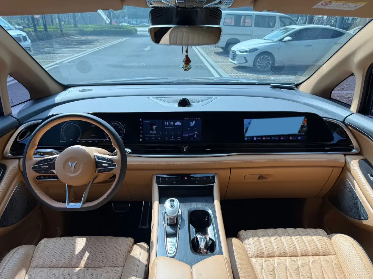 2022 Voyah Dream 1.5T 136HP L4 PHEV 25.57KWH,autocango,china used car exporter,china ev exporter,chinese used car exporter,chinese used ev exporter