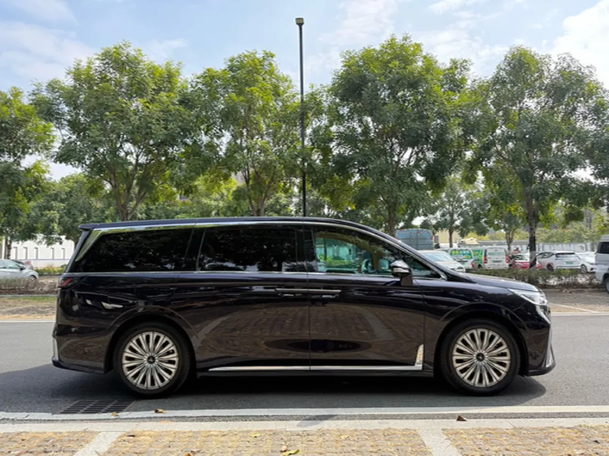 2022 Voyah Dream 1.5T 136HP L4 PHEV 25.57KWH,autocango,china used car exporter,china ev exporter,chinese used car exporter,chinese used ev exporter