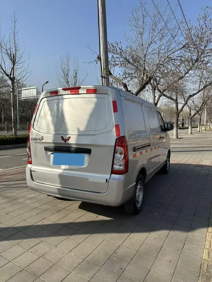 2022 WuLing RongGuang S 1.2L 76HP L4 5MT,autocango,china used car exporter,china ev exporter,chinese used car exporter,chinese used ev exporter