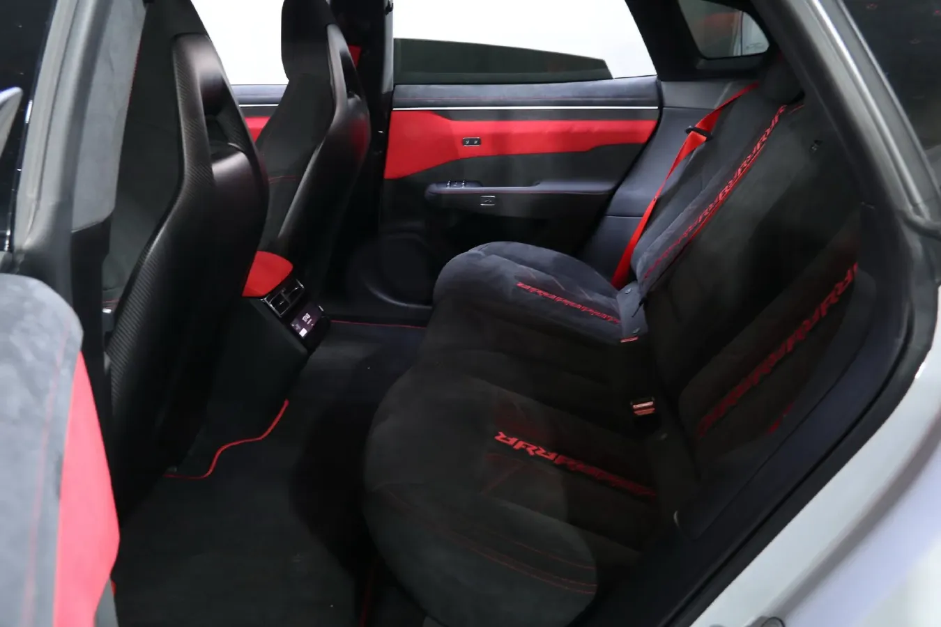 2023 Zeekr 001 FR BEV 100KWH,autocango,china used car exporter,china ev exporter,chinese used car exporter,chinese used ev exporter