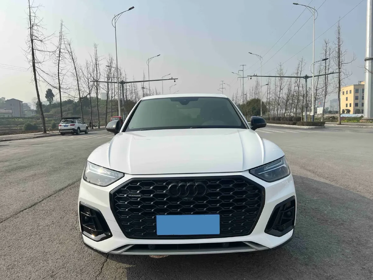 2023 Audi Q5L Sportback 2.0T 190HP L4 7DCT,autocango,china used car exporter,china ev exporter,chinese used car exporter,chinese used ev exporter