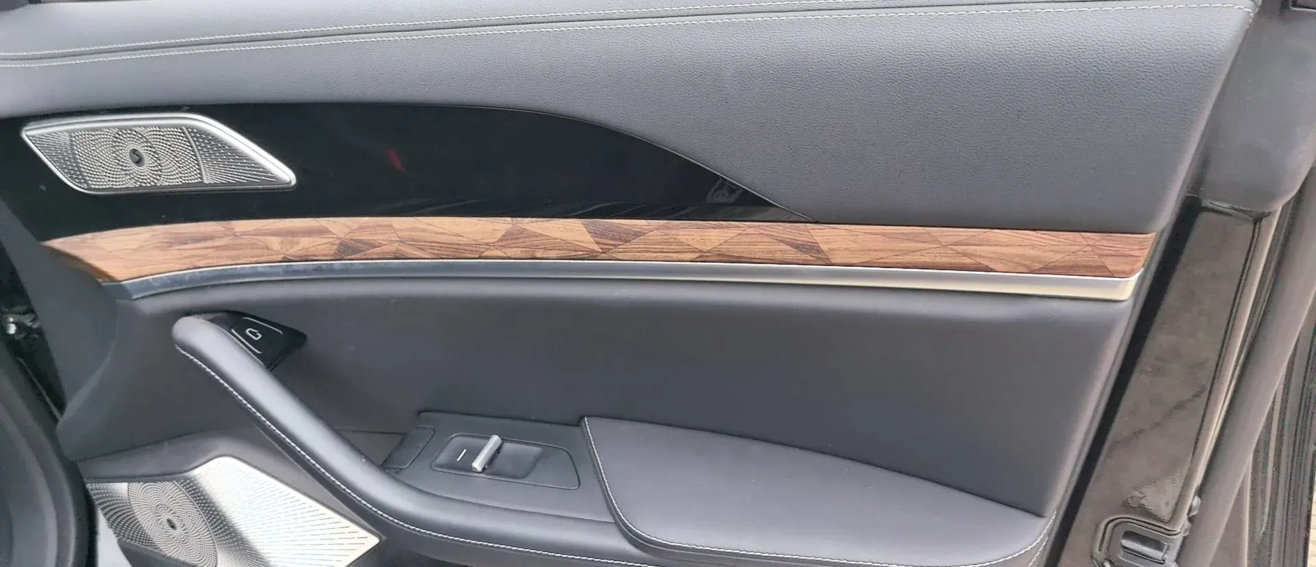 2024 Neta S 1.5L 116HP L4 REEV 31.7KWH,autocango,china used car exporter,china ev exporter,chinese used car exporter,chinese used ev exporter