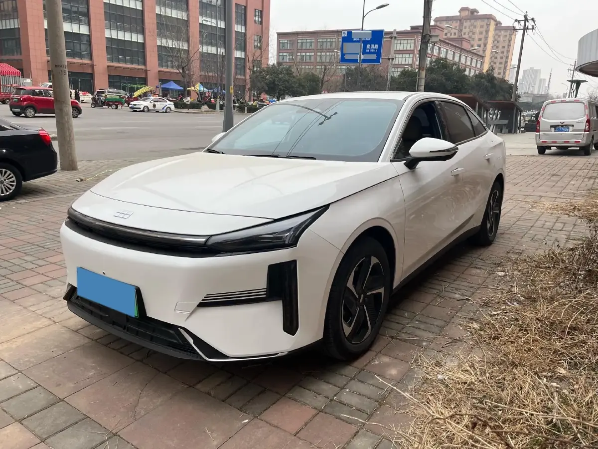 2024 Geely Galaxy L6 1.5T 163HP L4 3DHT PHEV