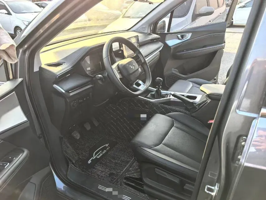 2022 WuLing JiaChen 1.5T 147HP L4 6MT,autocango,china used car exporter,china ev exporter,chinese used car exporter,chinese used ev exporter