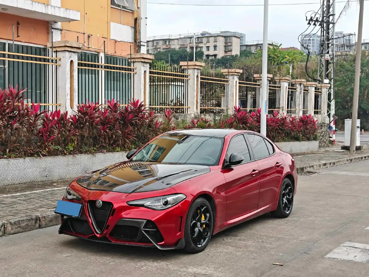2020 Alfa Romeo Giulia 2.0T 280HP L4 8AT