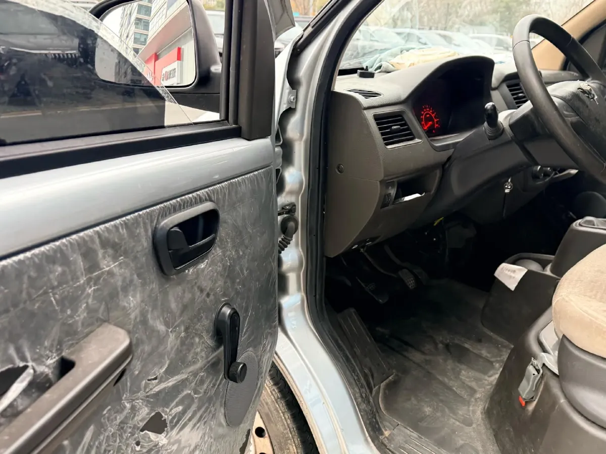 2022 WuLing RongGuang S 1.2L 76HP L4 5MT,autocango,china used car exporter,china ev exporter,chinese used car exporter,chinese used ev exporter