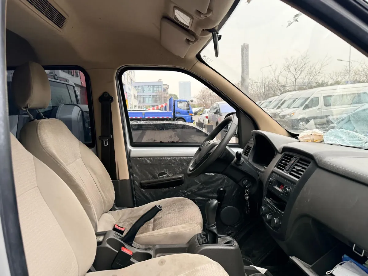 2022 WuLing RongGuang S 1.2L 76HP L4 5MT,autocango,china used car exporter,china ev exporter,chinese used car exporter,chinese used ev exporter