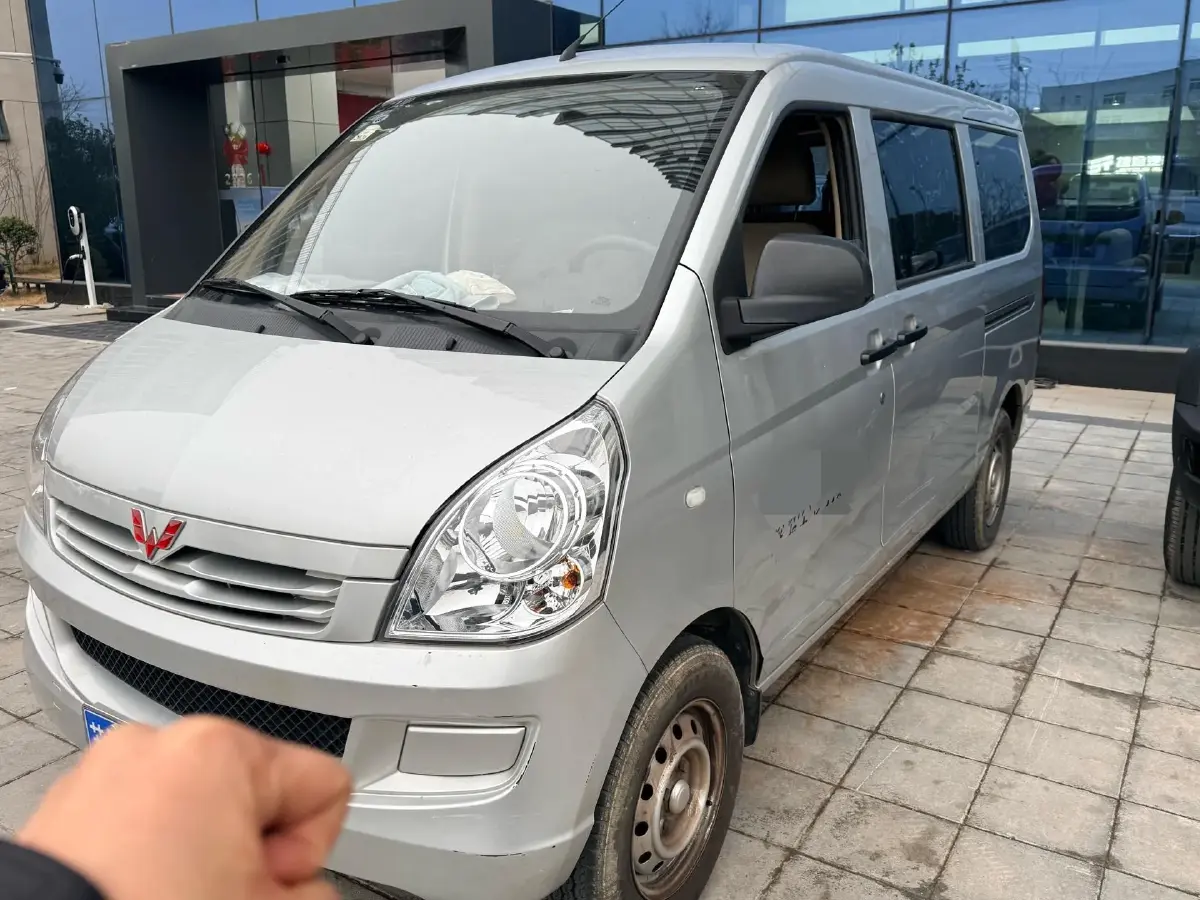 2022 WuLing RongGuang S 1.2L 76HP L4 5MT