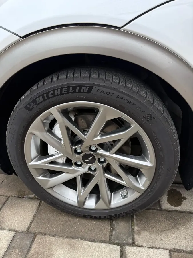 2023 Genesis GV60 BEV 76.4KWH,autocango,china used car exporter,china ev exporter,chinese used car exporter,chinese used ev exporter