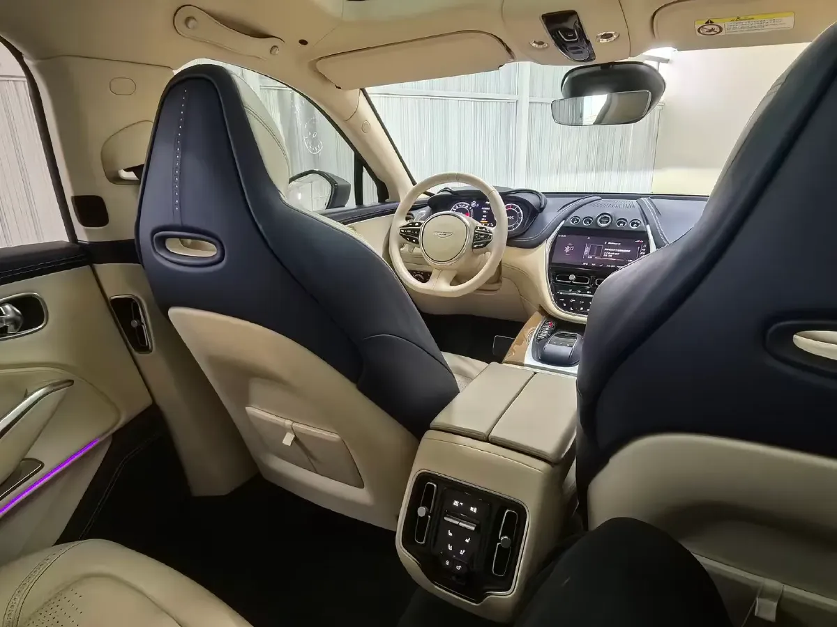 2021 Aston Martin DBX 4.0T 550HP V8 9AT,autocango,china used car exporter,china ev exporter,chinese used car exporter,chinese used ev exporter