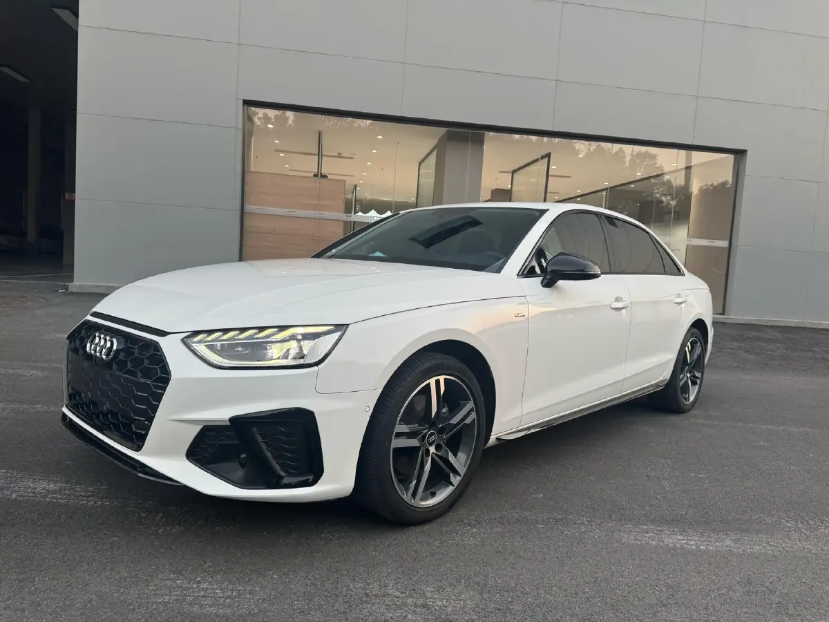 2022 Audi A4L 2.0T 190HP L4 7DCT