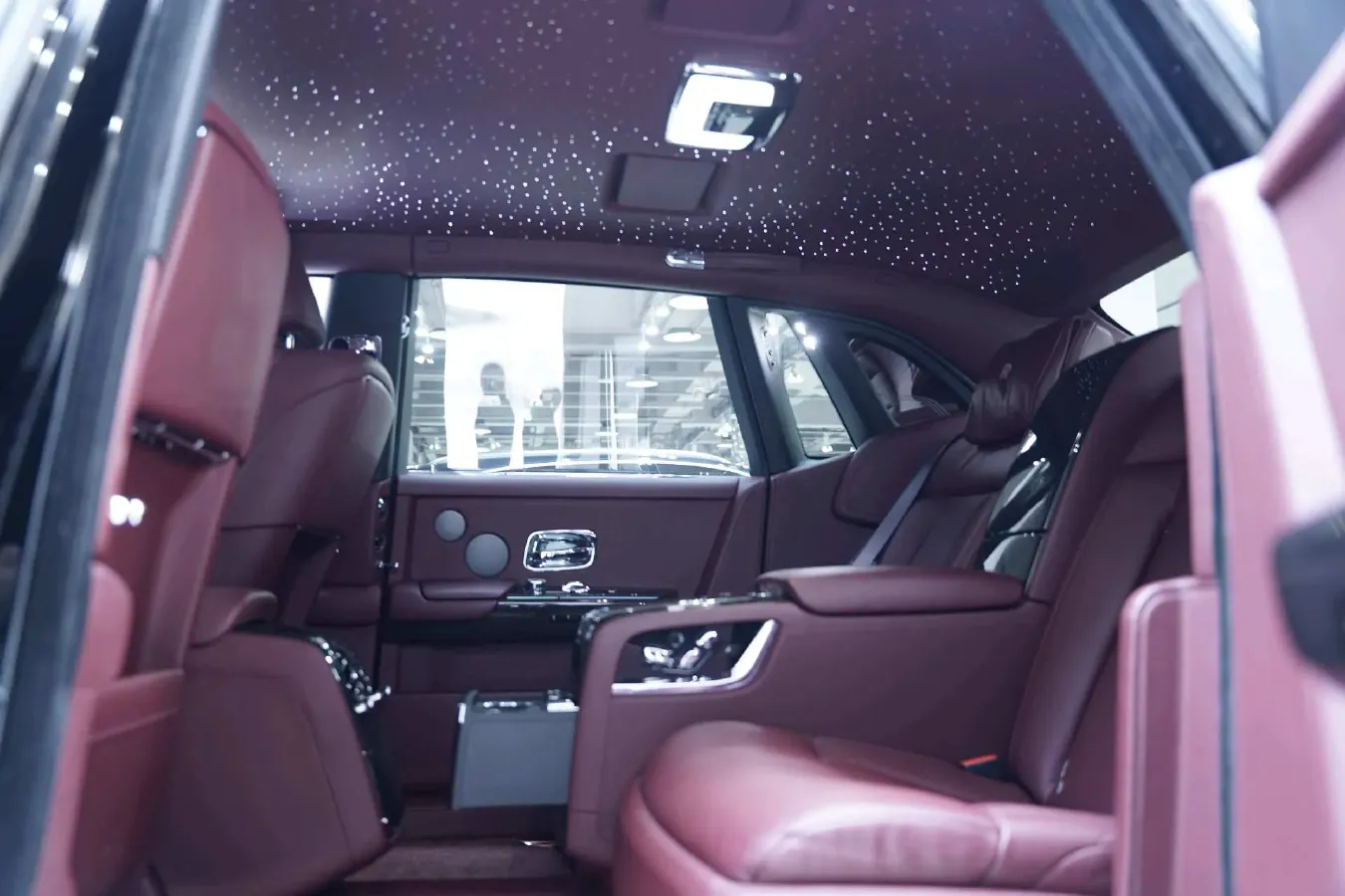 2018 Rolls-Royce Phantom 6.7T 571HP V12 8AT,autocango,china used car exporter,china ev exporter,chinese used car exporter,chinese used ev exporter